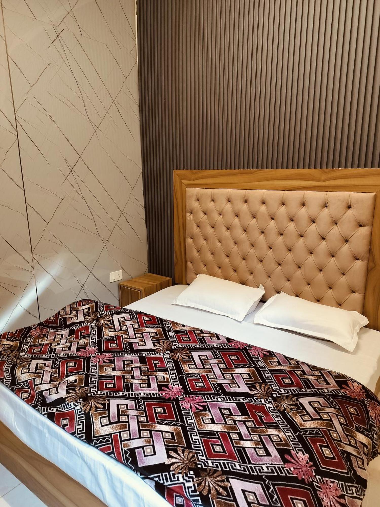 Madan Kunj B & B Mall Road Шимла Экстерьер фото