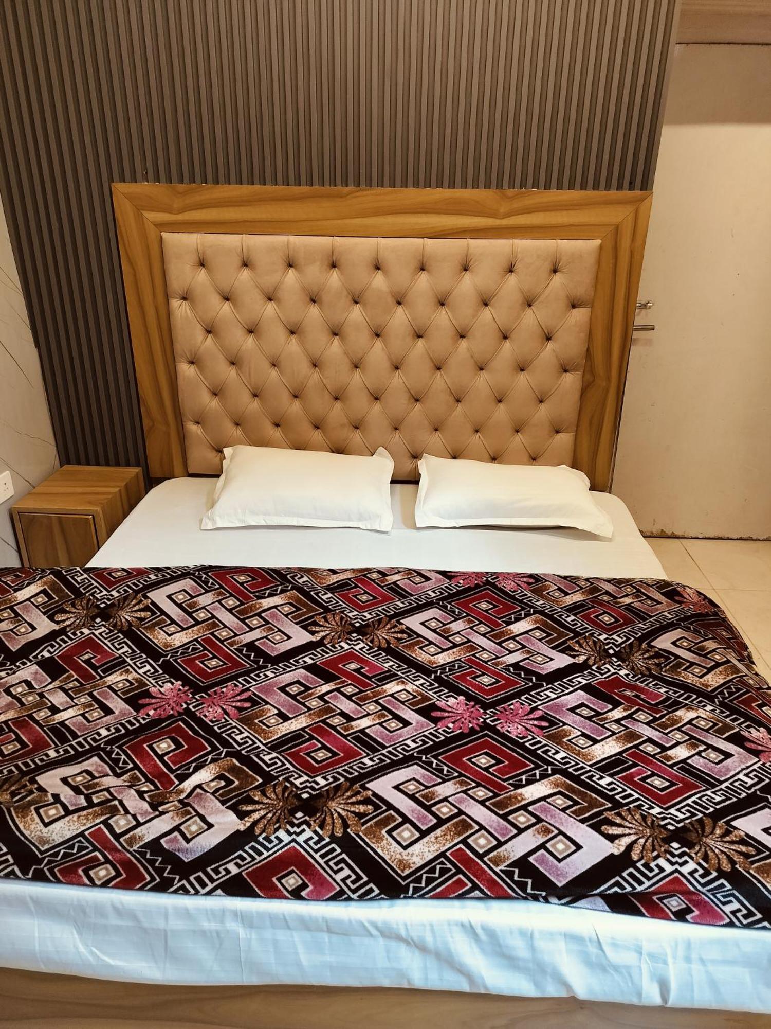 Madan Kunj B & B Mall Road Шимла Экстерьер фото